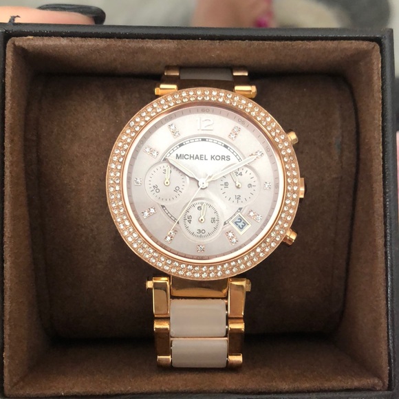 MICHAEL KORS ROSE GOLD WATCH - Picture 5 of 5